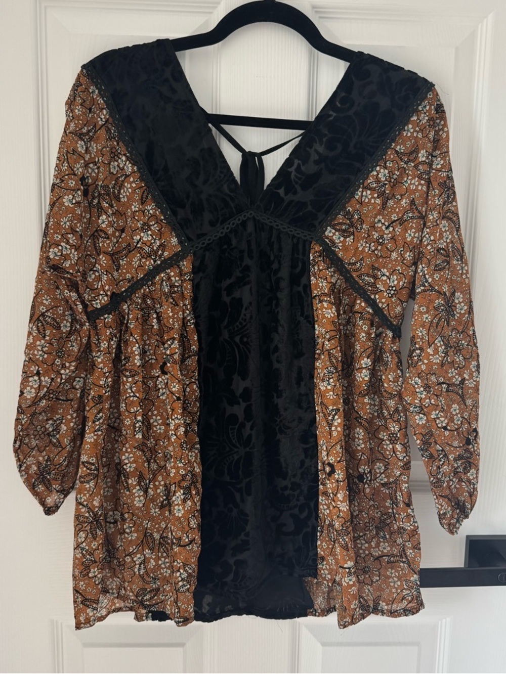 Pol NWT Boho Floral Velvet Tunic Peasant Top Black Rust Tie Back Lace Trim - Picture 1 of 6